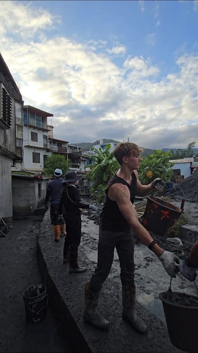 協助光復救災：搬桶達人