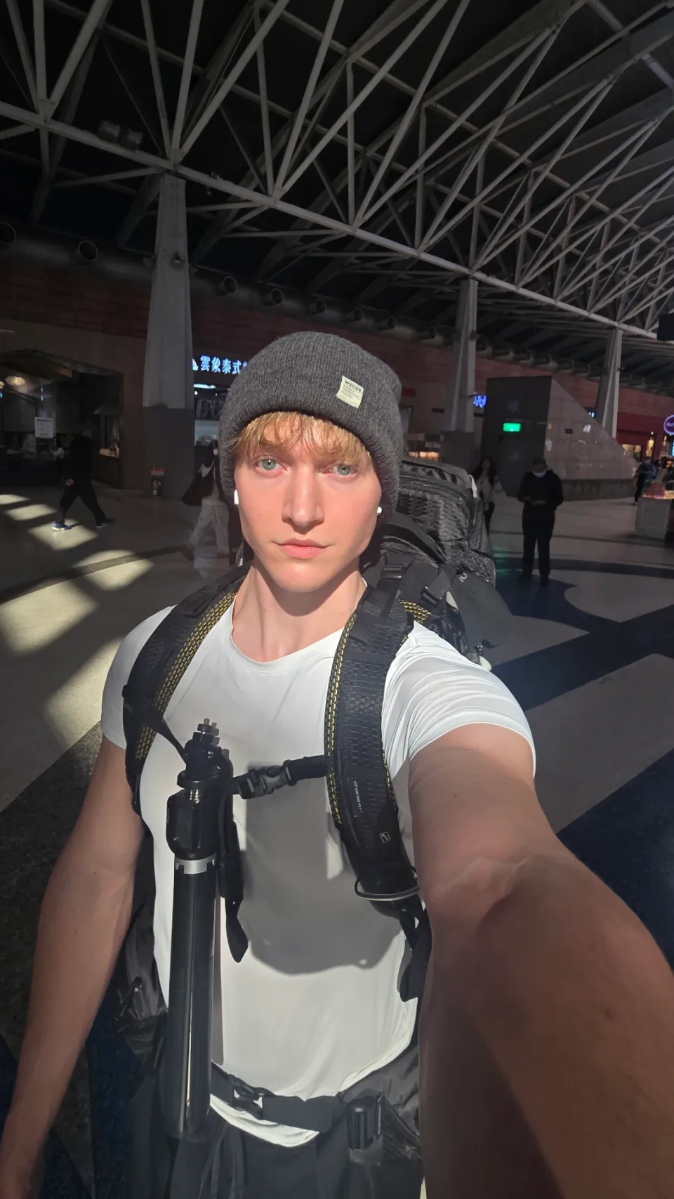 Walking and taking the train to Dadu District